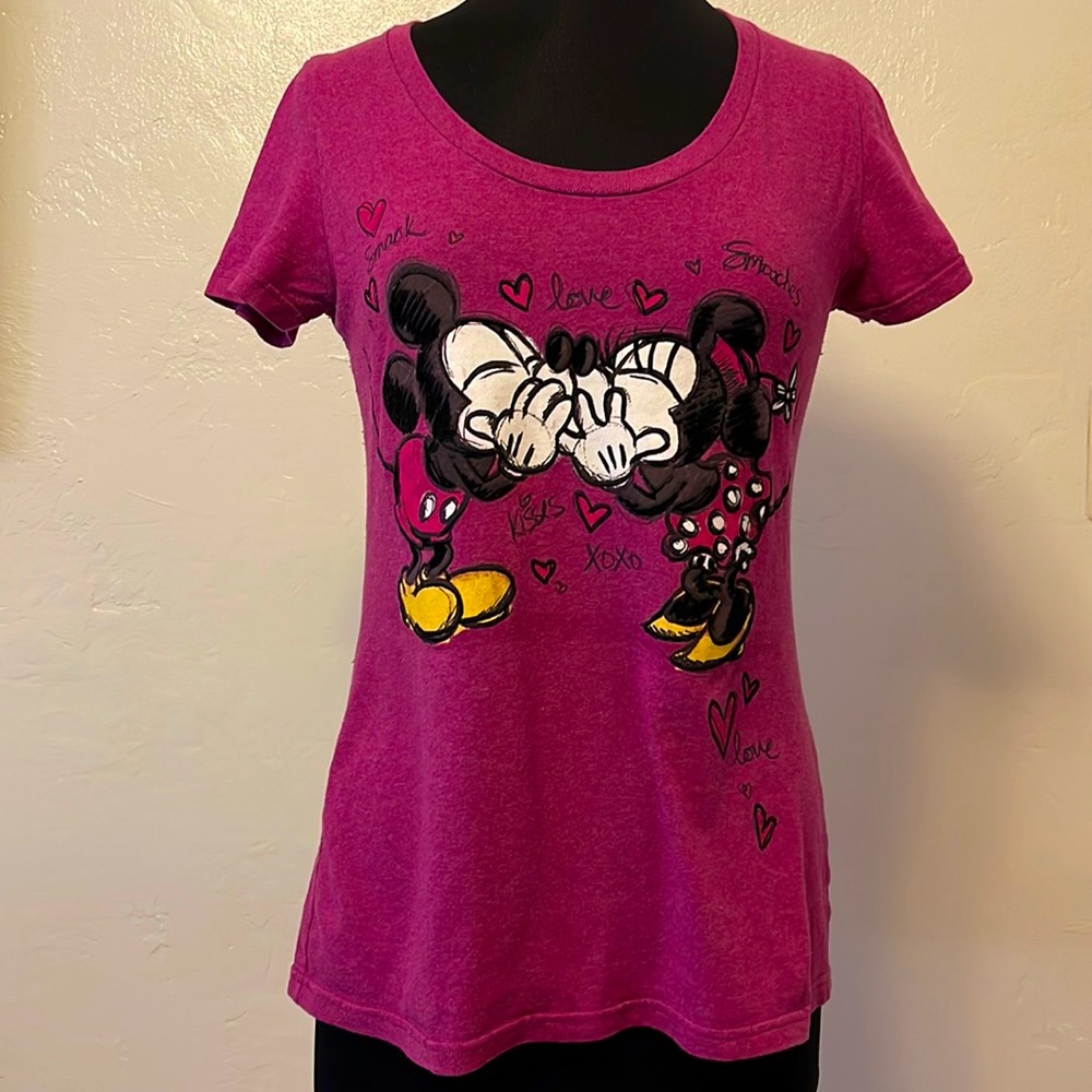 Disney Mickey & Minnie Kissing Love Medium T-Shirt